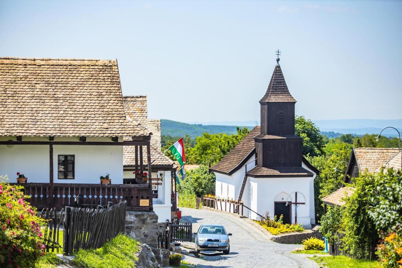 Lankas Vendeghaz - Holloko Villa Bagian luar foto