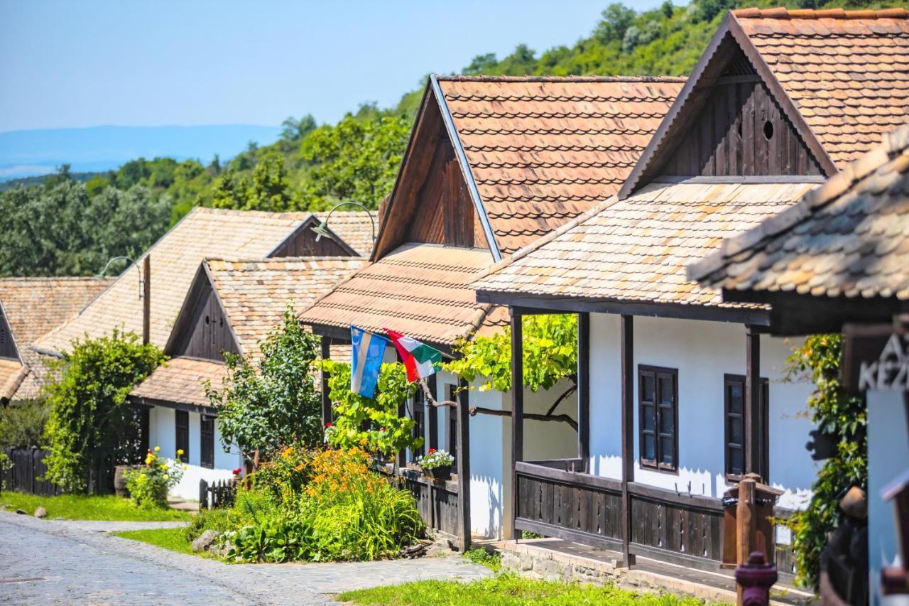 Lankas Vendeghaz - Holloko Villa Bagian luar foto