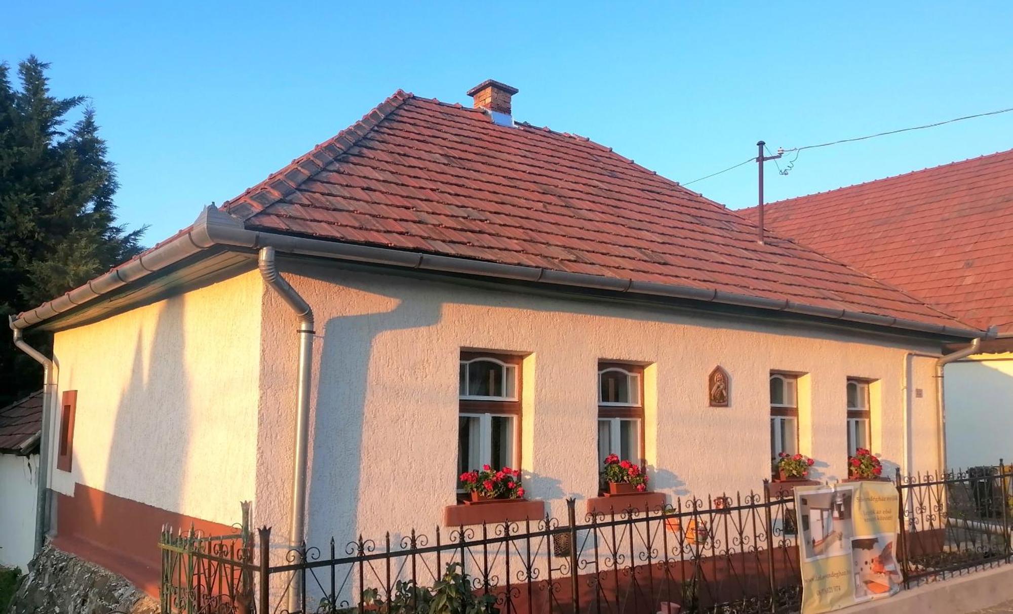 Lankas Vendeghaz - Holloko Villa Bagian luar foto